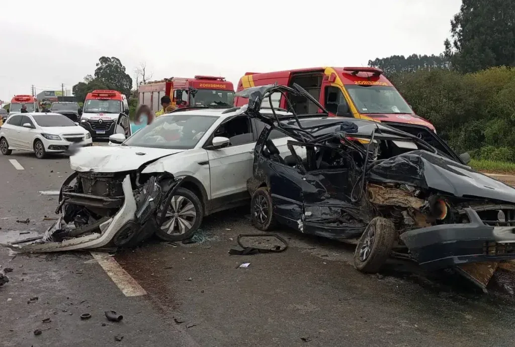 Acidente com nove veículos interdita BR-277 em Palmeira