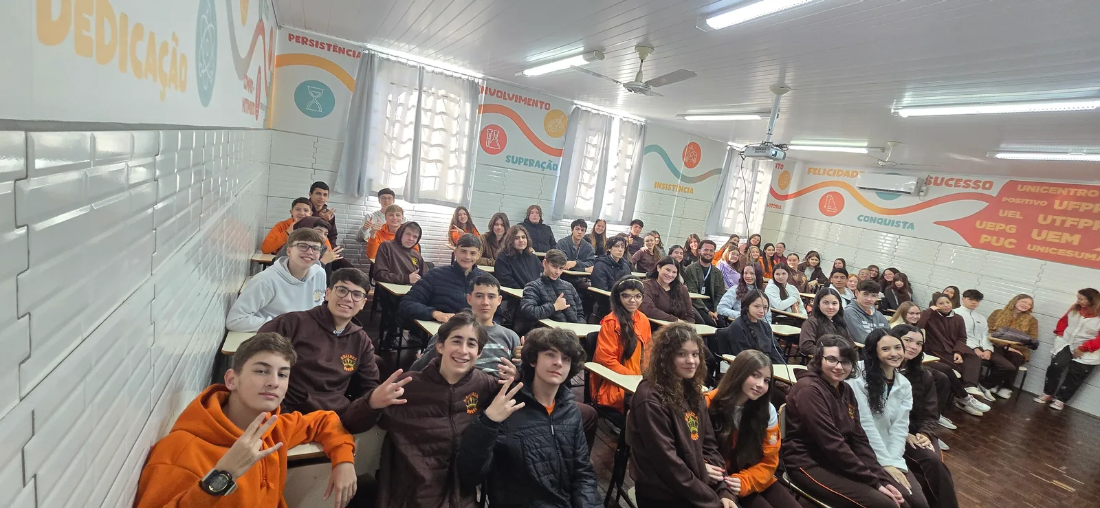 Câmara de Palmeira leva conversa sobre o Legislativo ao Colégio Realeza